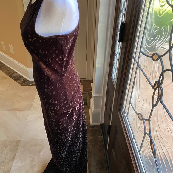 Women's French Curve Sleeveless Evening Gown Size Medium - Picture 6 of 10